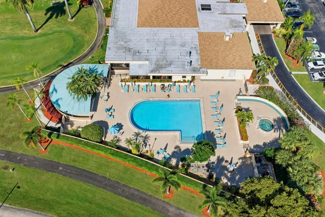 $240,000 | 5121 Oakhill Lane, Unit 423, Delray Beach, FL 33484