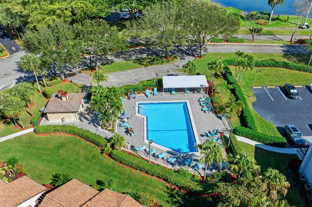 $240,000 | 5121 Oakhill Lane, Unit 423, Delray Beach, FL 33484