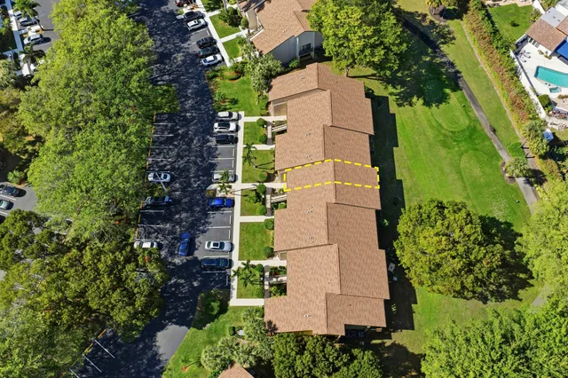 $240,000 | 5121 Oakhill Lane, Unit 423, Delray Beach, FL 33484