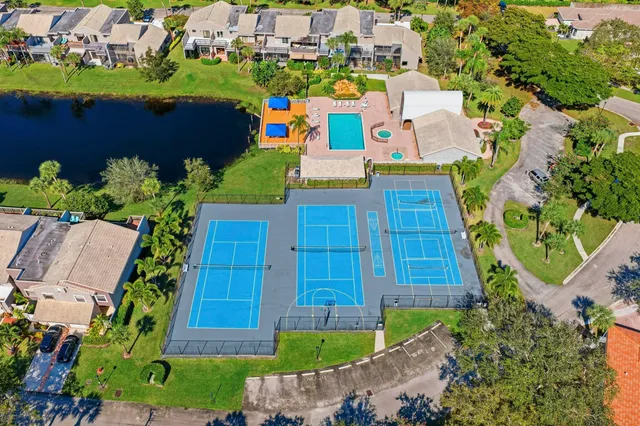 $240,000 | 5121 Oakhill Lane, Unit 423, Delray Beach, FL 33484