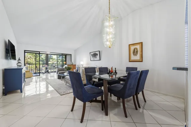 $240,000 | 5121 Oakhill Lane, Unit 423, Delray Beach, FL 33484