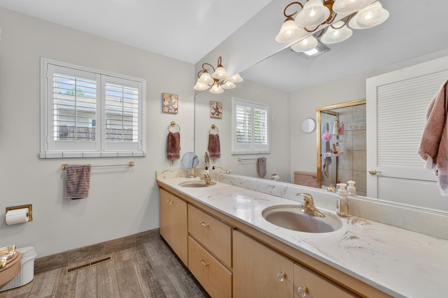 1880 Magnolia Street Gridley, CA 95948 - Photo 28 of 95 a bathroom with a sink a large mirror and a window