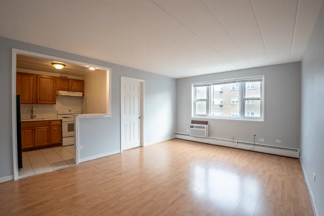 $1,500 | 6161 North Hoyne Avenue, Unit 405, Chicago, IL 60659