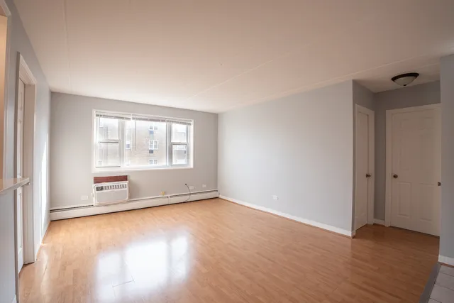 $1,500 | 6161 North Hoyne Avenue, Unit 405, Chicago, IL 60659