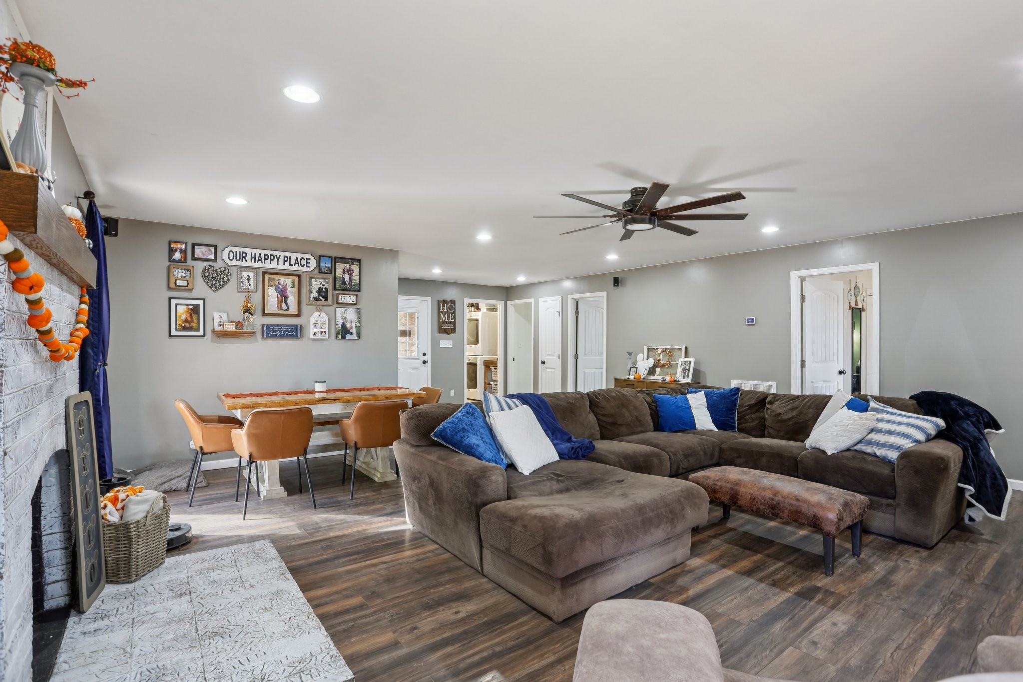 4515 C M Martin Road Springfield, TN 37172 - Photo 6 of 27 a living room with furniture and a flat screen tv