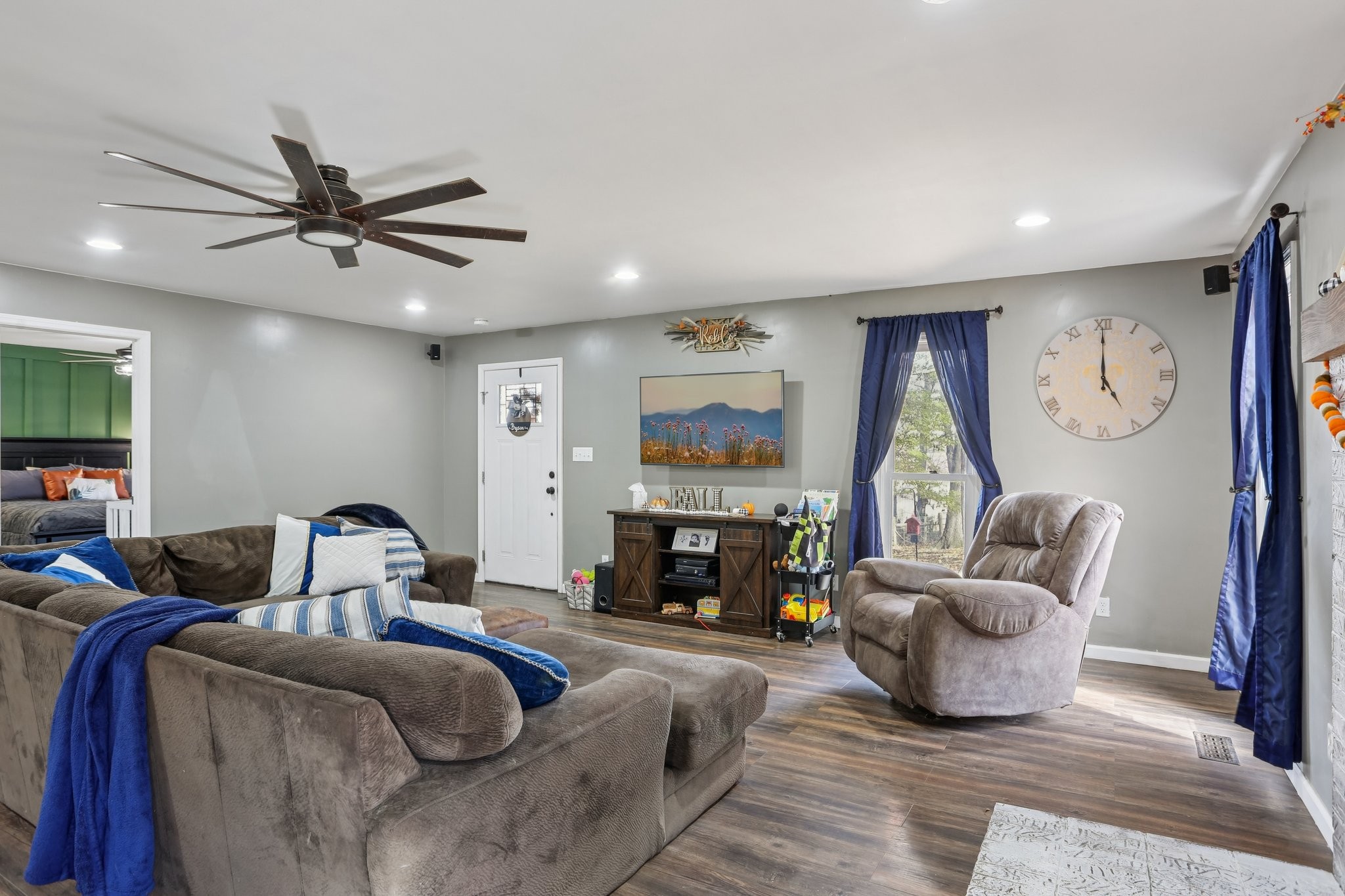 4515 C M Martin Road Springfield, TN 37172 - Photo 8 of 27 a living room with furniture a fireplace and a flat screen tv