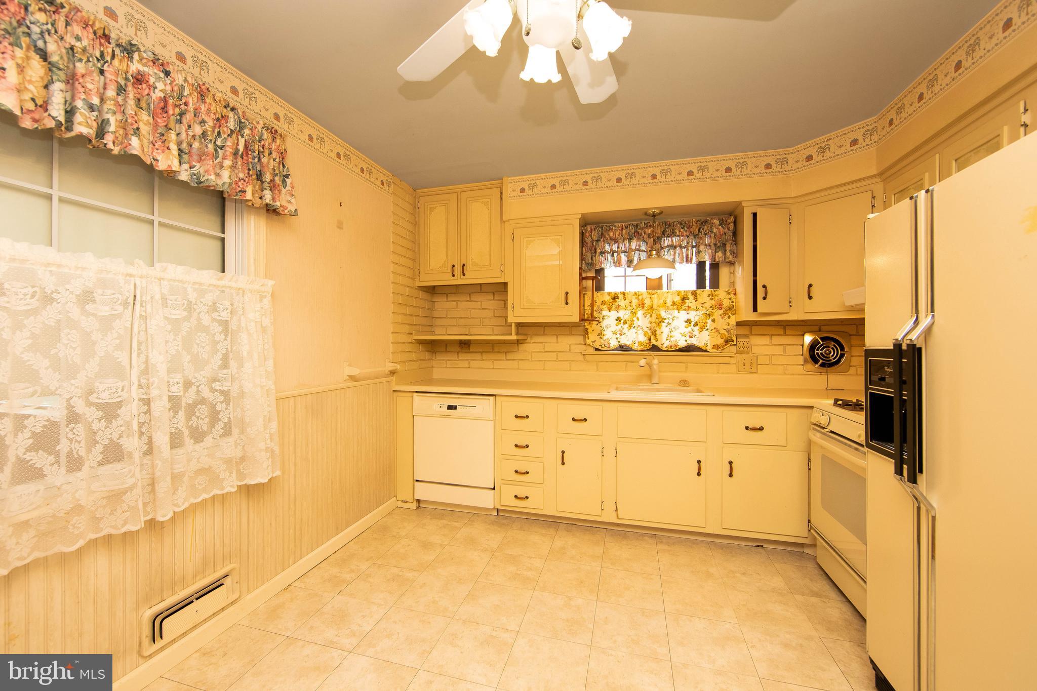 107 Meadowlark Road Stratford, NJ 08084 - Photo 9 of 34