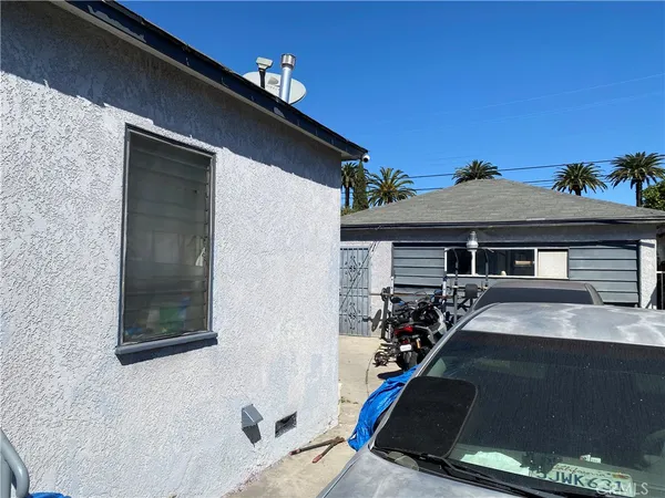 $679,000 | 3165 Oakwood Avenue, Lynwood, CA 90262