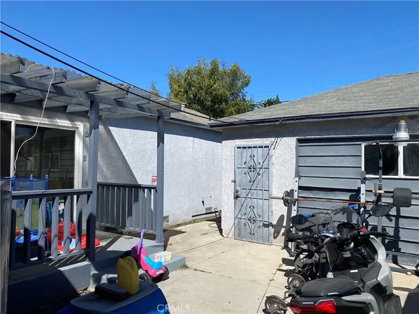 $679,000 | 3165 Oakwood Avenue, Lynwood, CA 90262
