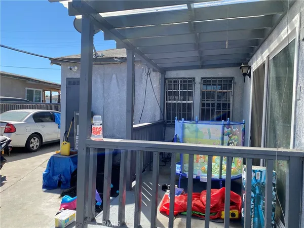 $679,000 | 3165 Oakwood Avenue, Lynwood, CA 90262