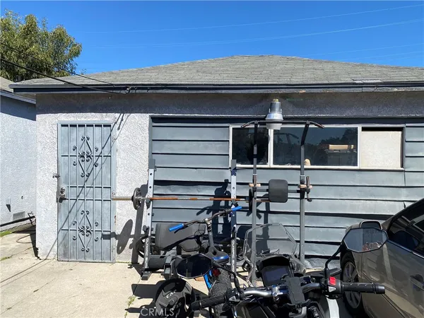 $679,000 | 3165 Oakwood Avenue, Lynwood, CA 90262