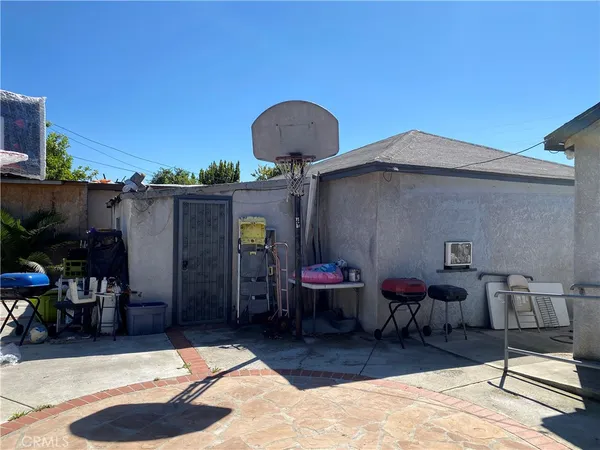 $679,000 | 3165 Oakwood Avenue, Lynwood, CA 90262