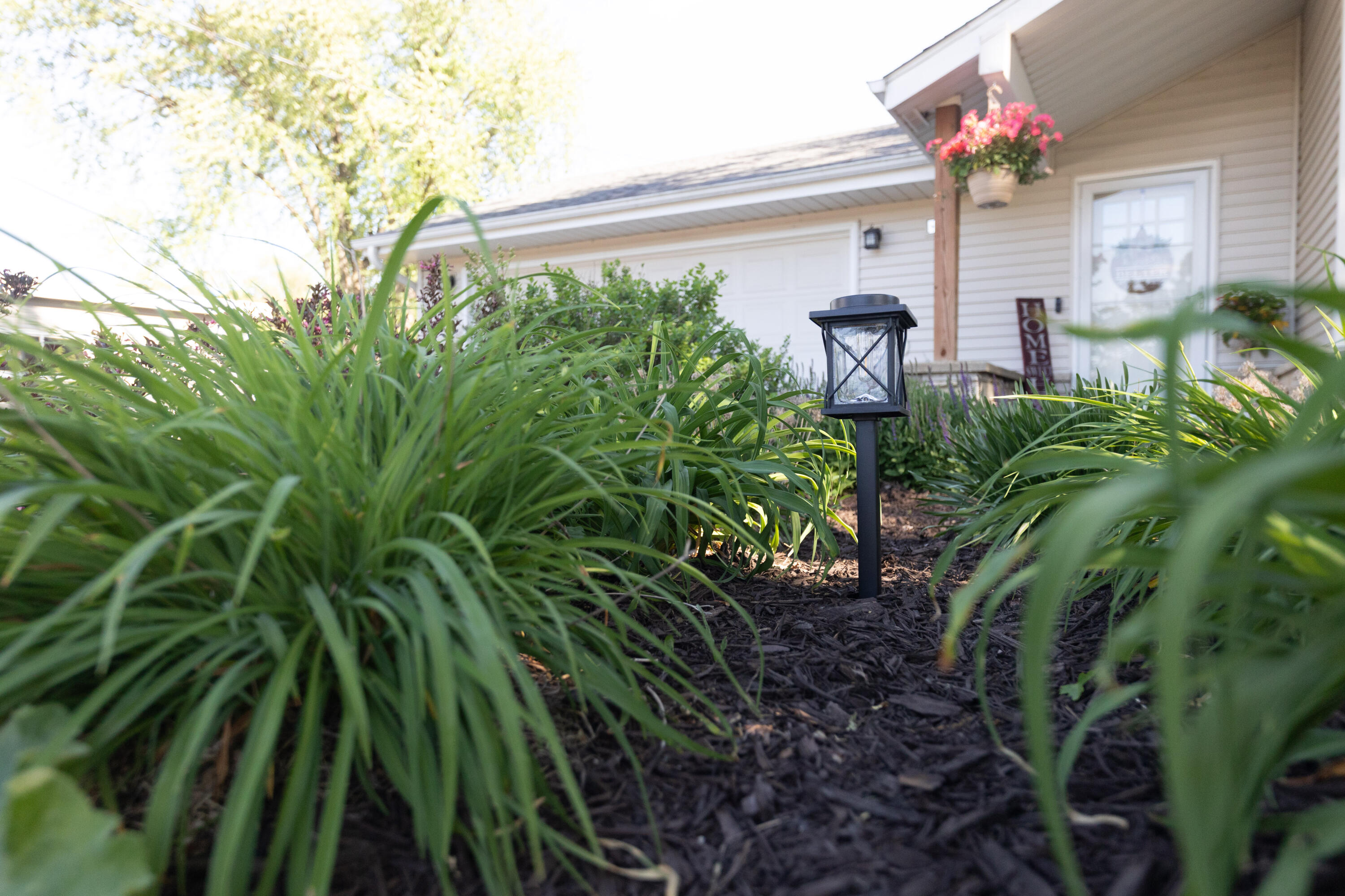 213 West State Road North Prairie, WI 53153 - Photo 7 of 37 Front flowerbed