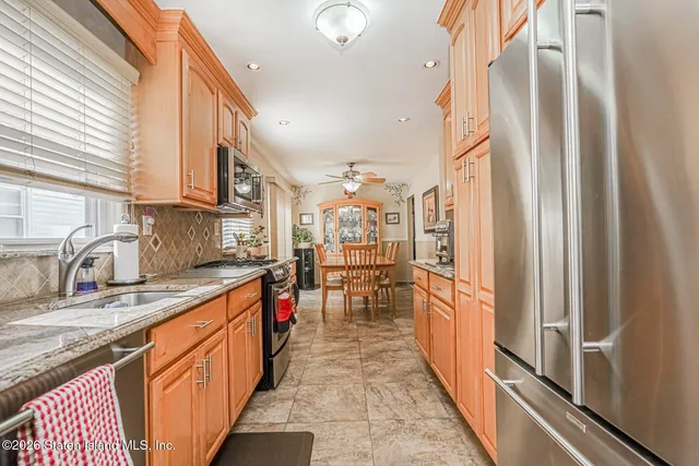 $749,999 | 44 Cordelia Avenue | Pleasant Plains