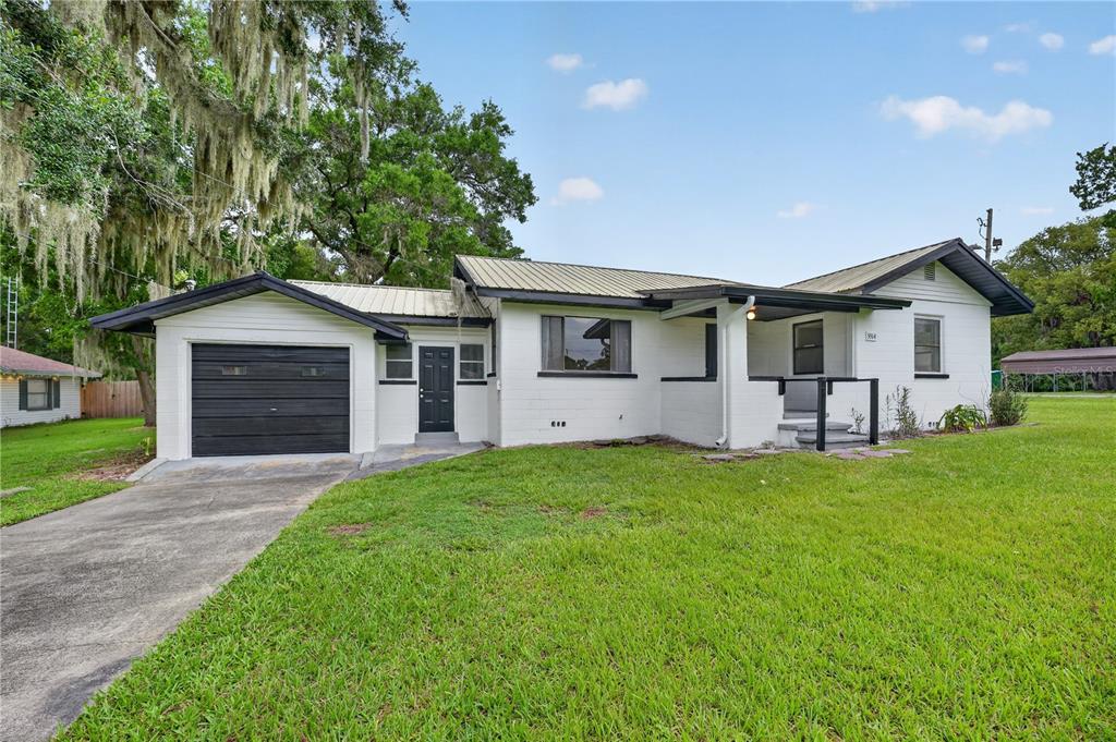 5514 Southeast Hames Road Belleview, FL 34420 - Photo 1 of 44 a front view of a house with yard and green space