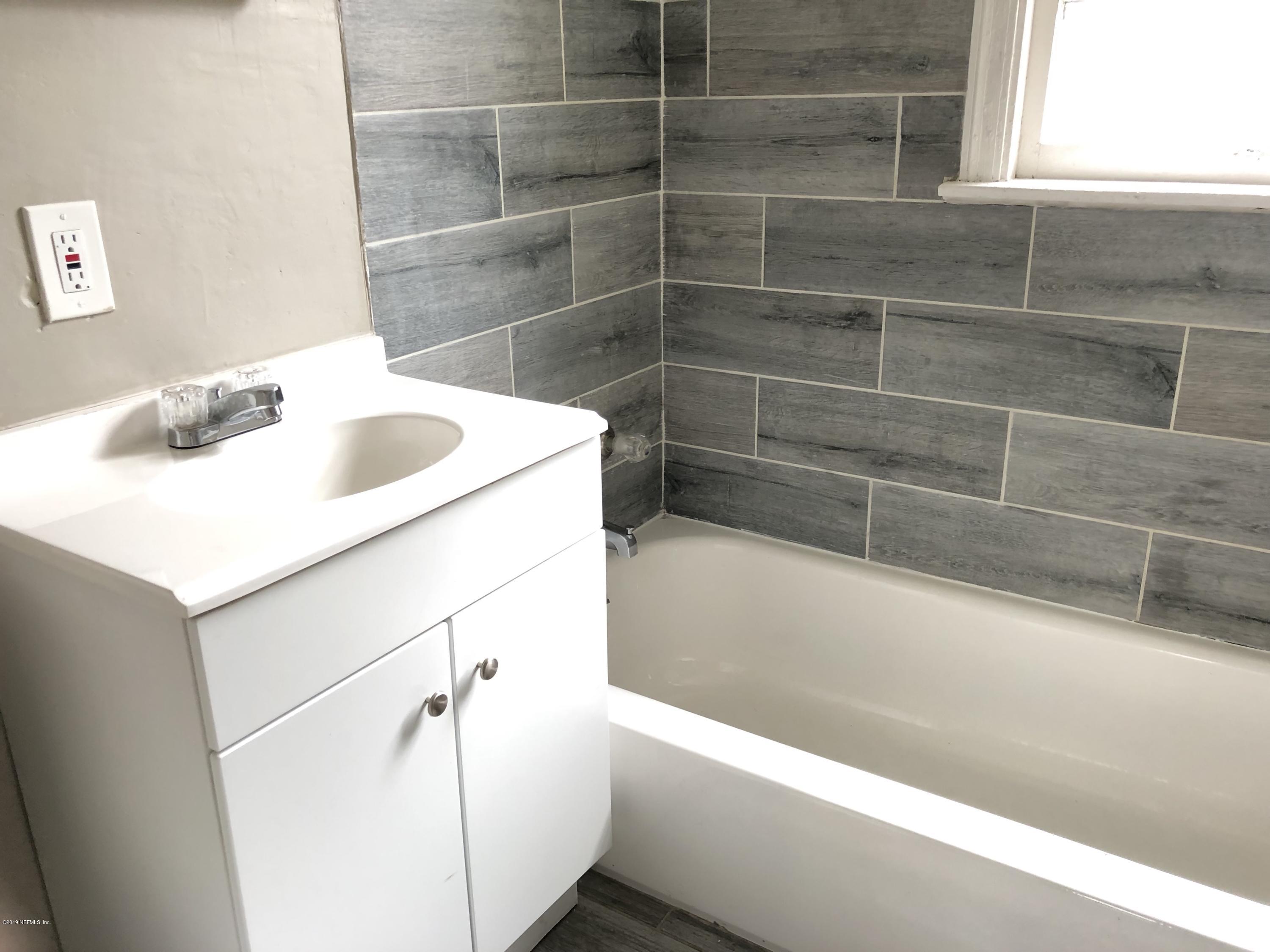 5146 Sunderland Road Jacksonville, FL 32210 - Photo 7 of 10 a bathroom with a sink and a bathtub