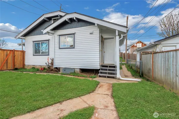 $399,950 | 1216 South 37th Street, Tacoma, WA 98418
