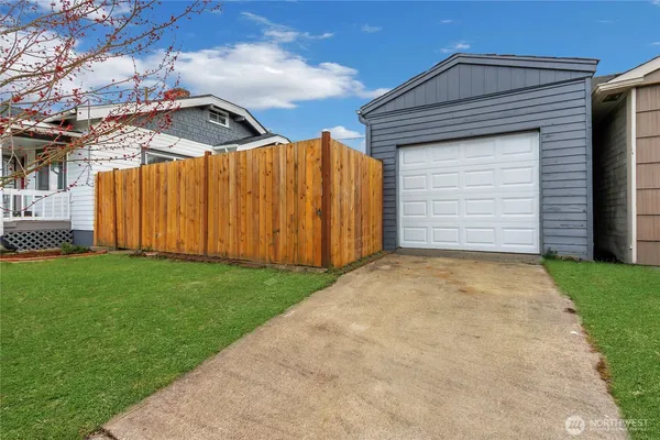 $399,950 | 1216 South 37th Street, Tacoma, WA 98418