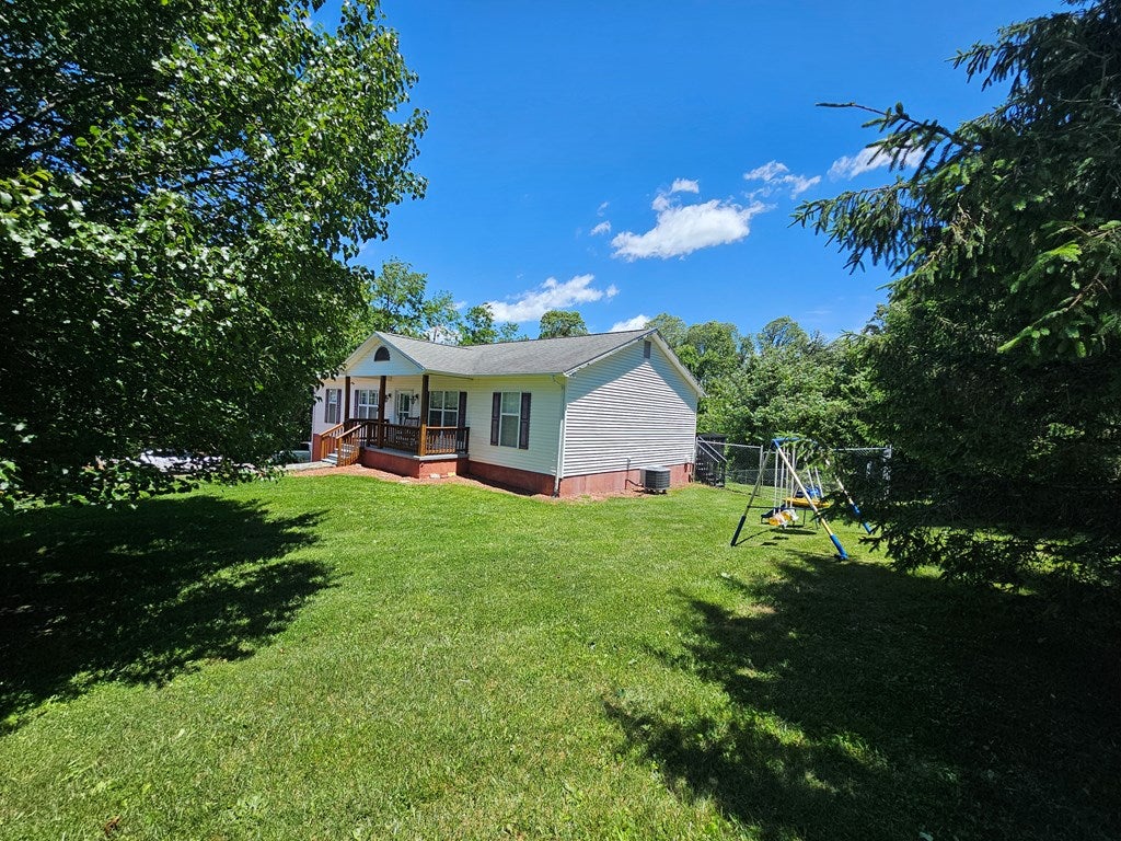 145 Cedar Point Galax, VA 24333 - Photo 3 of 26 Gallery Image 3