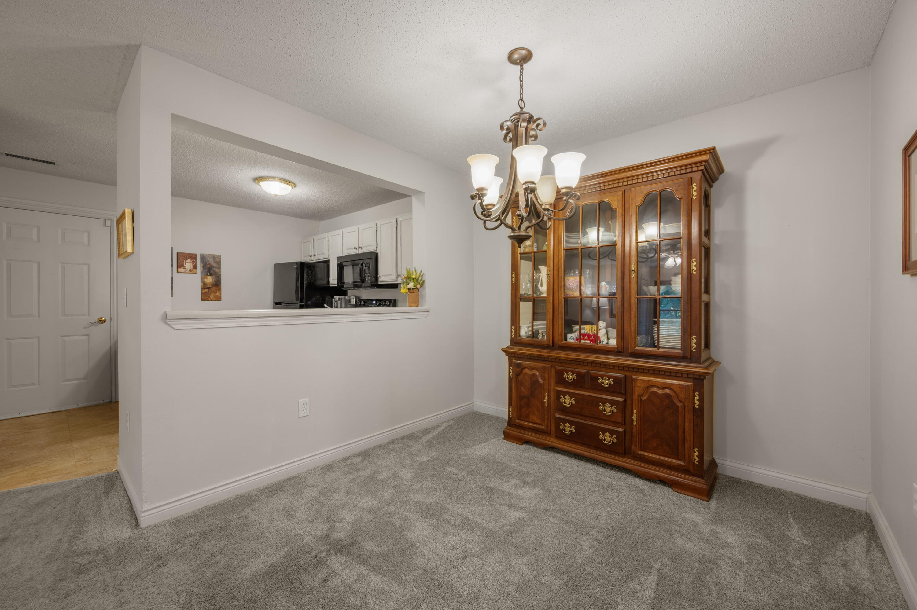 590 Pewaukee Road, Unit C Pewaukee, WI 53072 - Photo 6 of 21 dining room