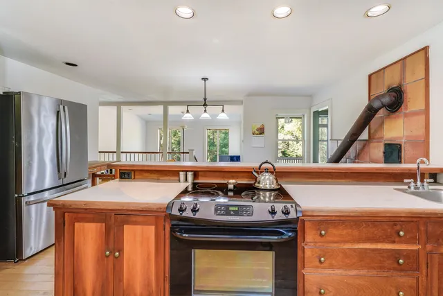 $800,000 | 3 Elm Hill Road, Peterborough, NH 03458