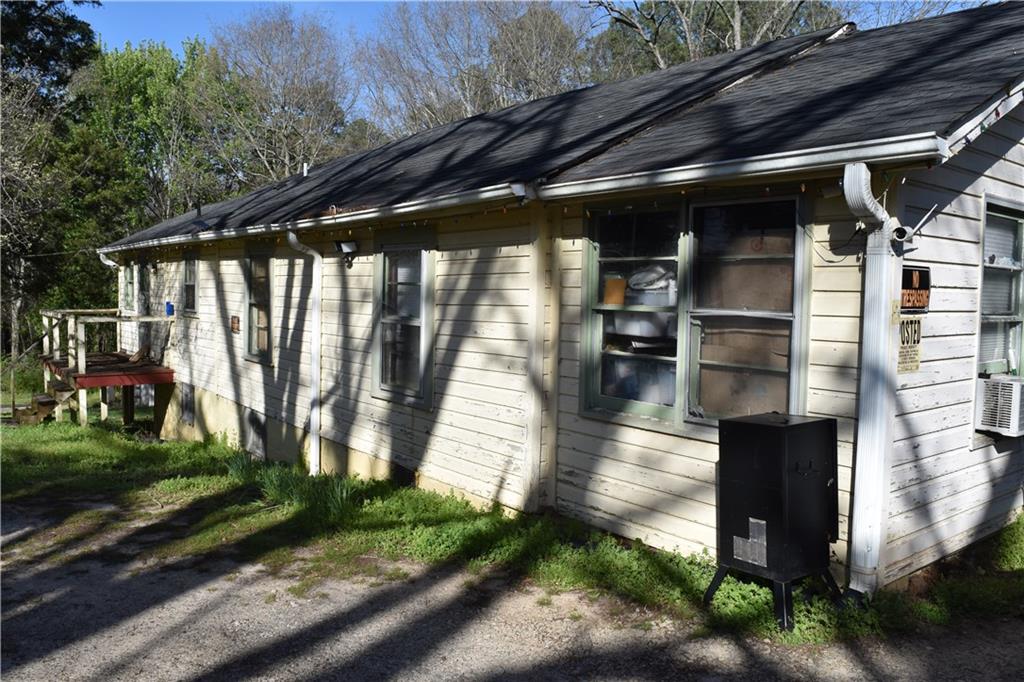 129 Brady Street Toccoa, GA 30577 - Photo 4 of 16 a view of entryway