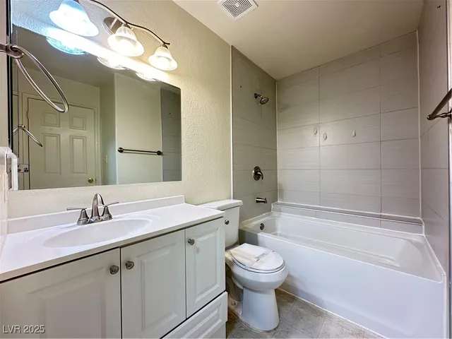 $1,440 | 5062 South Rainbow Boulevard, Unit 201, Las Vegas, NV 89118