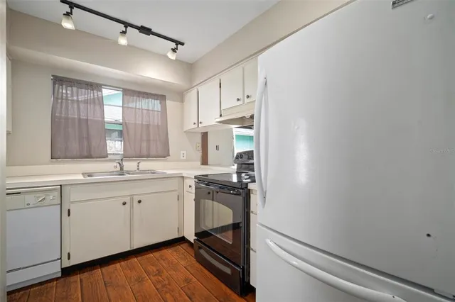 $350,000 | 810 Black Knight Drive, Valrico, FL 33594