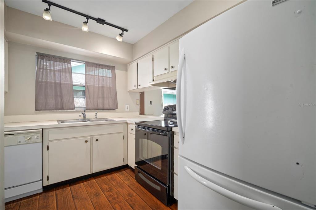 810 Black Knight Drive Valrico, FL 33594 - Photo 14 of 44 a kitchen with cabinets appliances and a window