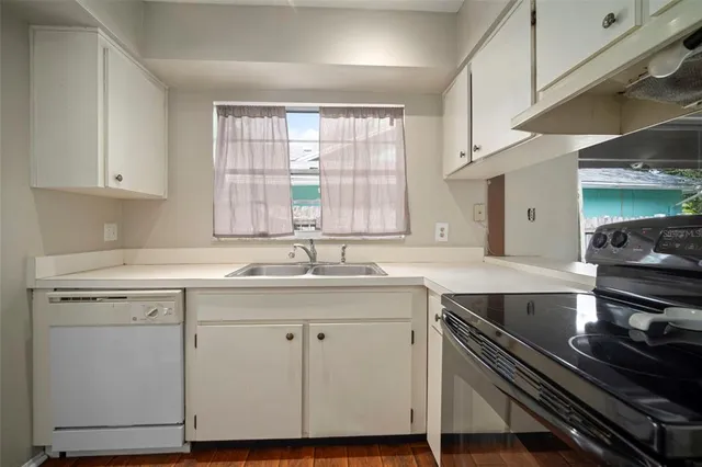 $350,000 | 810 Black Knight Drive, Valrico, FL 33594