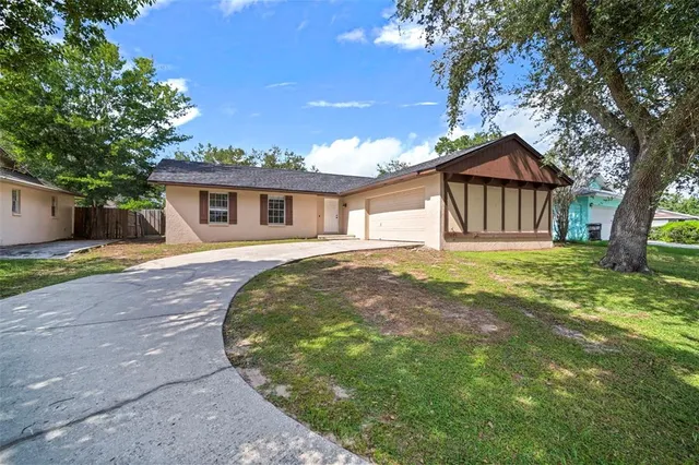 $350,000 | 810 Black Knight Drive, Valrico, FL 33594