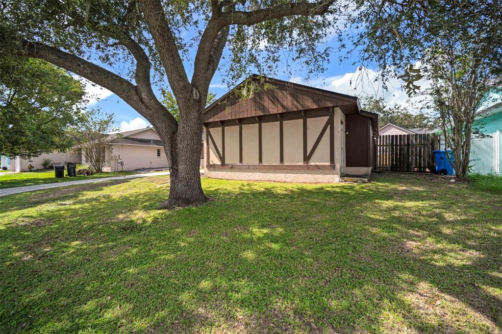 810 Black Knight Drive Valrico, FL 33594 - Photo 7 of 44 a big house with trees in the background