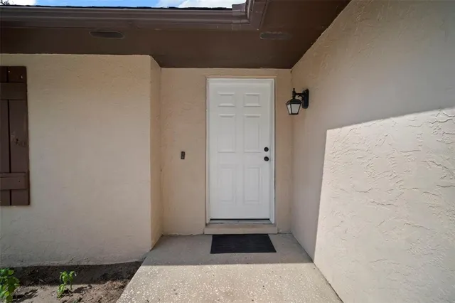 $350,000 | 810 Black Knight Drive, Valrico, FL 33594