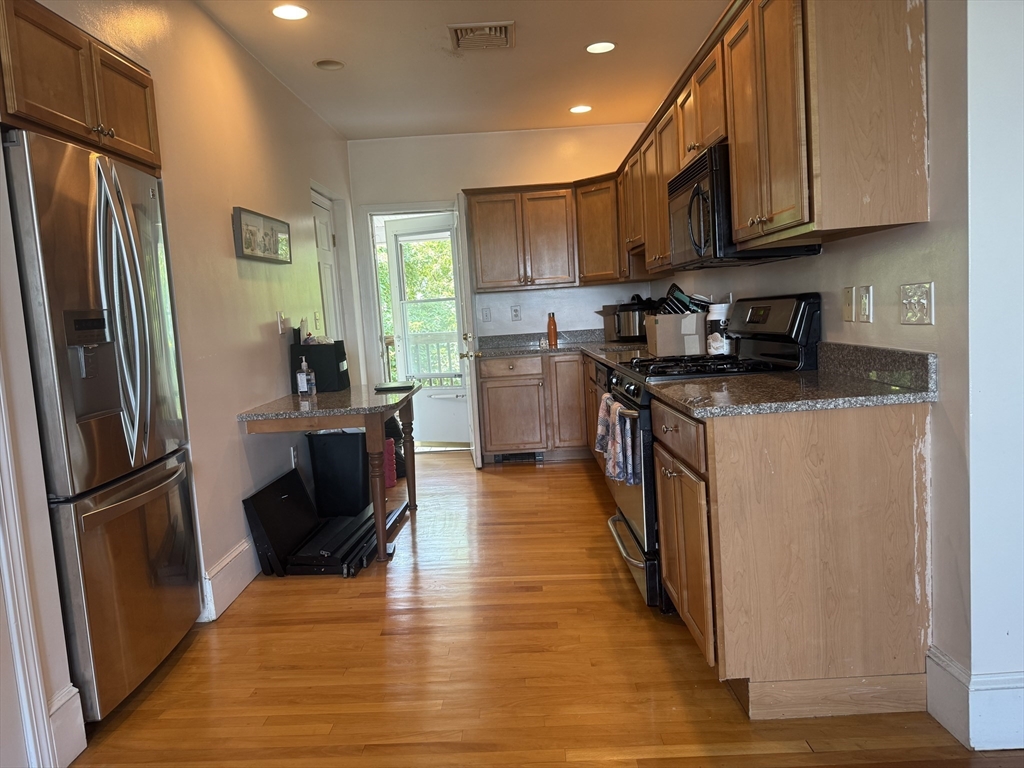 33 Main Street, Unit 6 Somerville, MA 02145 - Photo 3 of 7