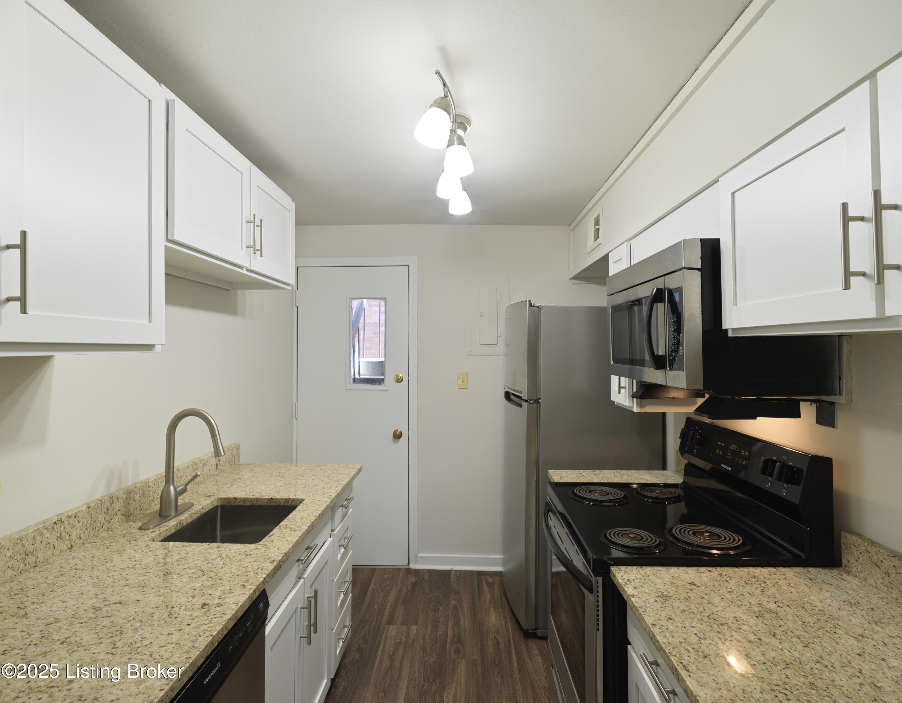 1040 Cherokee Road, Unit D3 Louisville, KY 40204 - Photo 4 of 10 1040 Cherokee D3.3