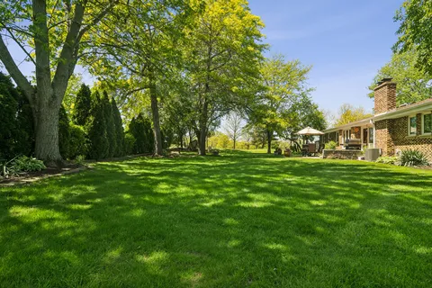 $699,000 | 135 Hillcrest Court, Barrington, IL 60010