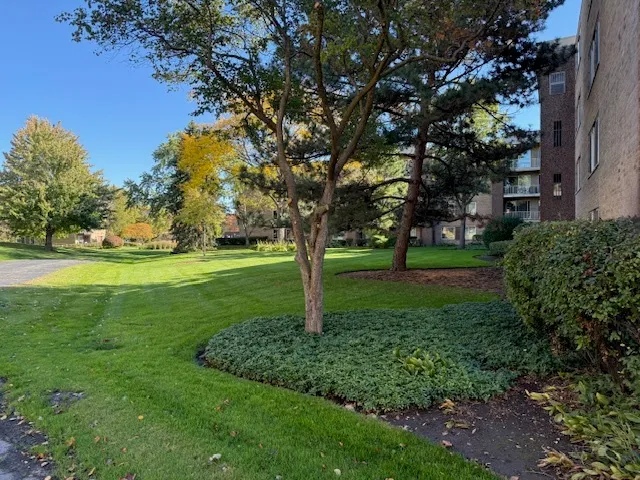 $209,900 | 900 East Wilmette Road, Unit 105, Palatine, IL 60074