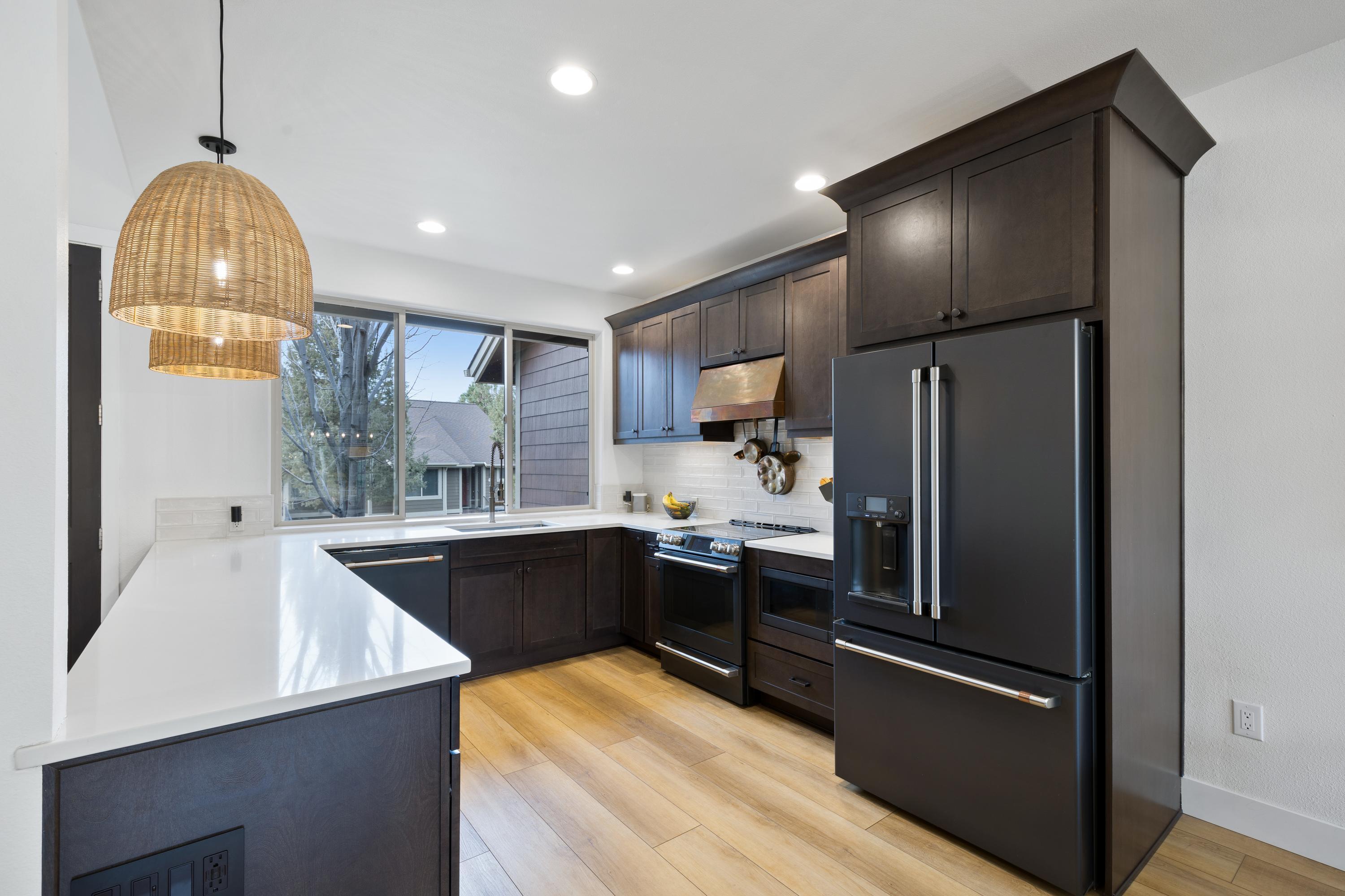 1281 Highland View Loop Redmond, OR 97756 - Photo 3 of 42 Spacious open kitchen. Greet guests as the walk-in the door!