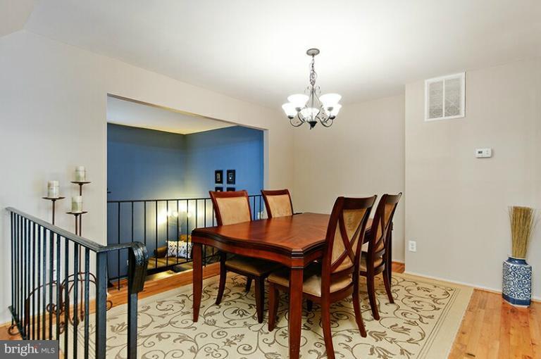 11876 Dunlop Court Reston, VA 20191 - Photo 1 of 25 Dining Room