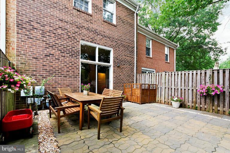 11876 Dunlop Court Reston, VA 20191 - Photo 11 of 25 Fenced patio
