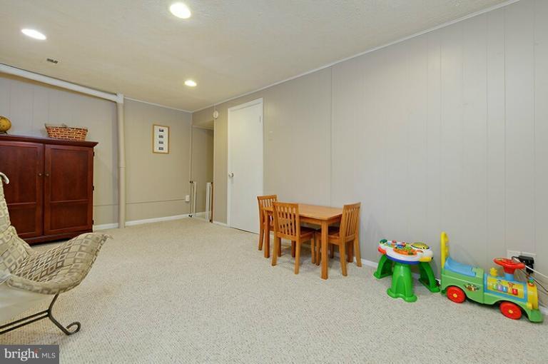 11876 Dunlop Court Reston, VA 20191 - Photo 16 of 25 Another view of the Family Room