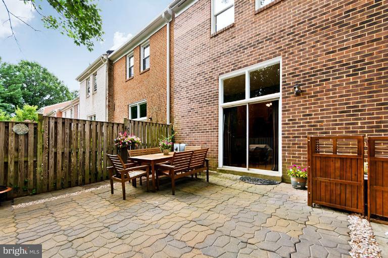 11876 Dunlop Court Reston, VA 20191 - Photo 17 of 25 Private patio area