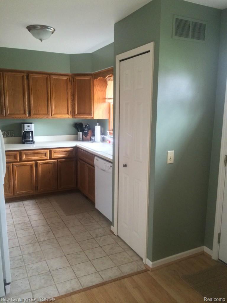 4414 South Rochester Road Royal Oak, MI 48073 - Photo 5 of 13 May2014 098.jpg