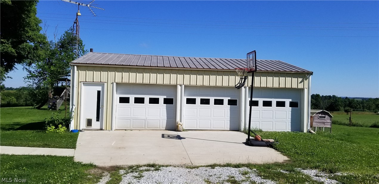 13185 Shepherd Road New Concord, OH 43762 - Photo 2 of 34 Gallery Image 2