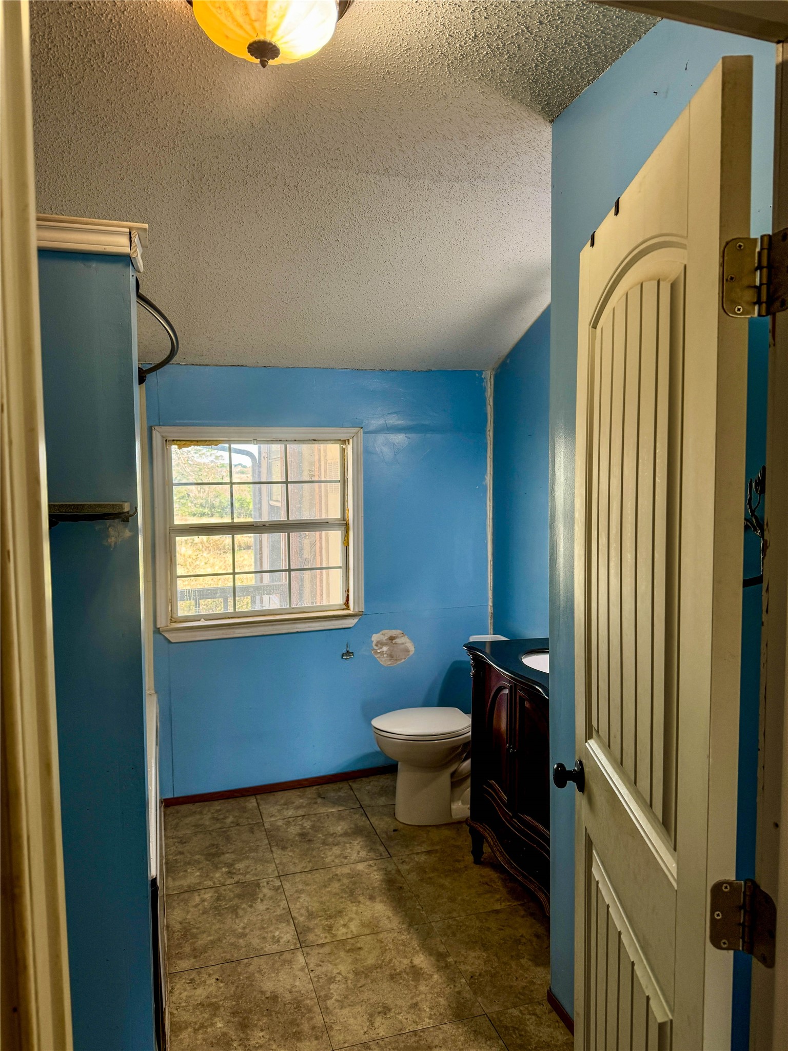 4672 Rakowitz Road Adkins, TX 78101 - Photo 16 of 38 Bathroom