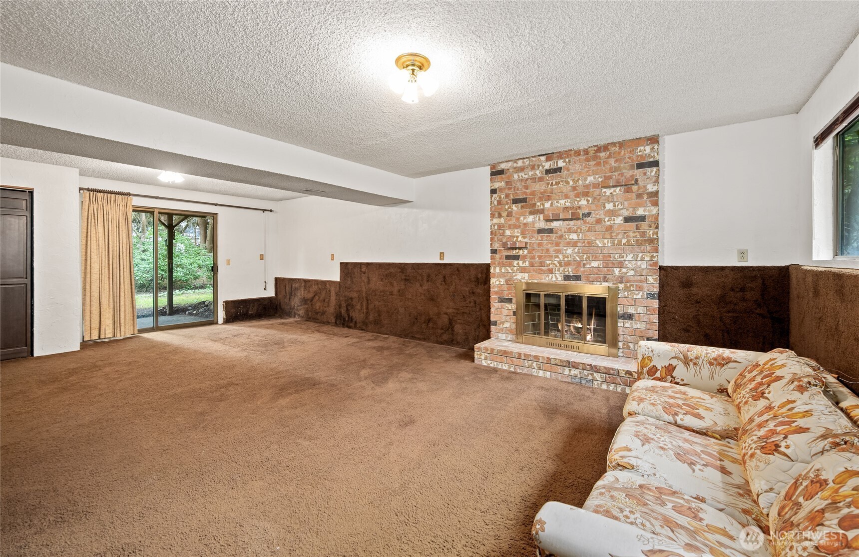 14606 60th Place West Edmonds, WA 98026 - Photo 19 of 27 a view of livingroom with furniture and fireplace