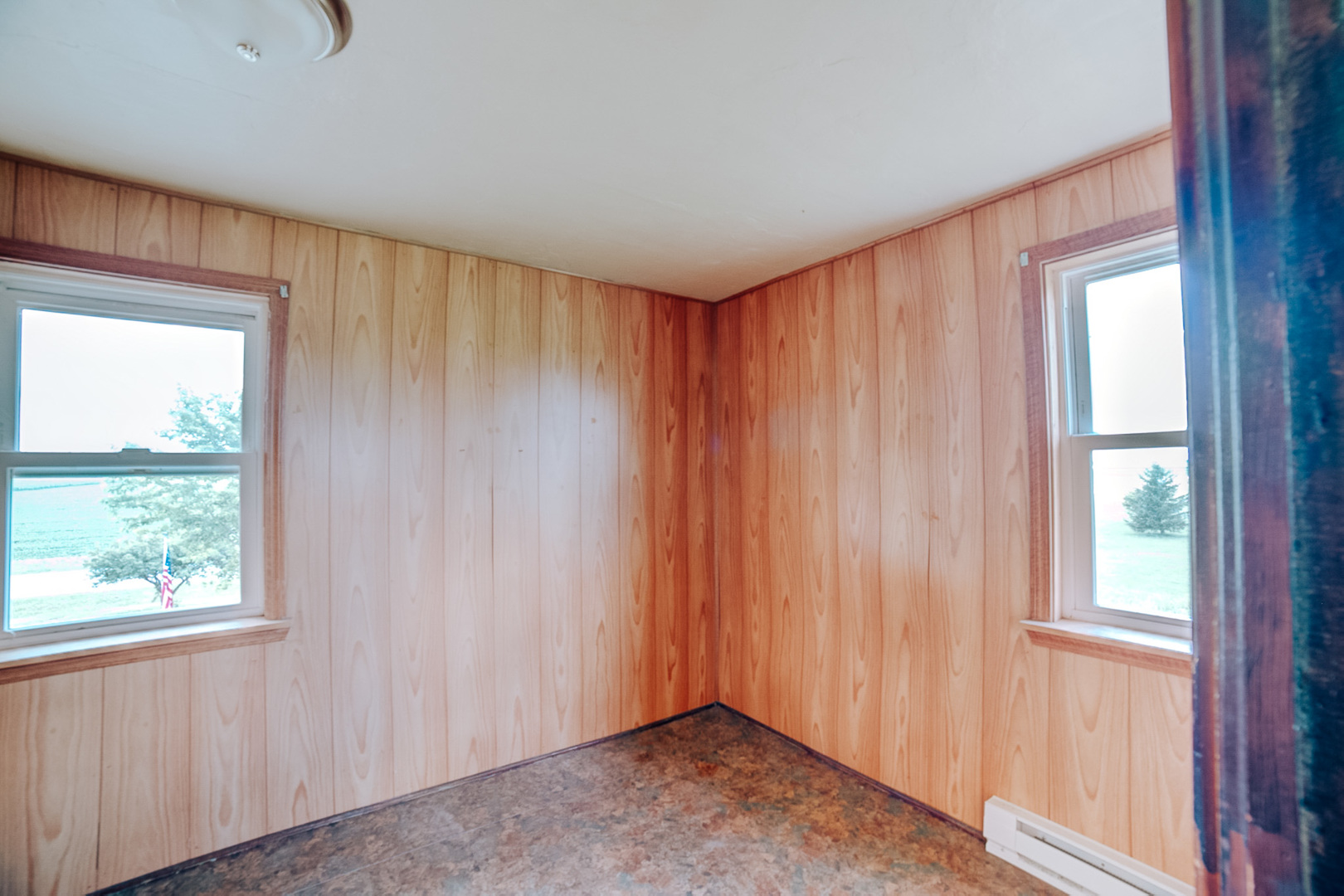 2371 North 3100 East Road Donovan, IL 60931 - Photo 35 of 45 a view of an empty room with a window