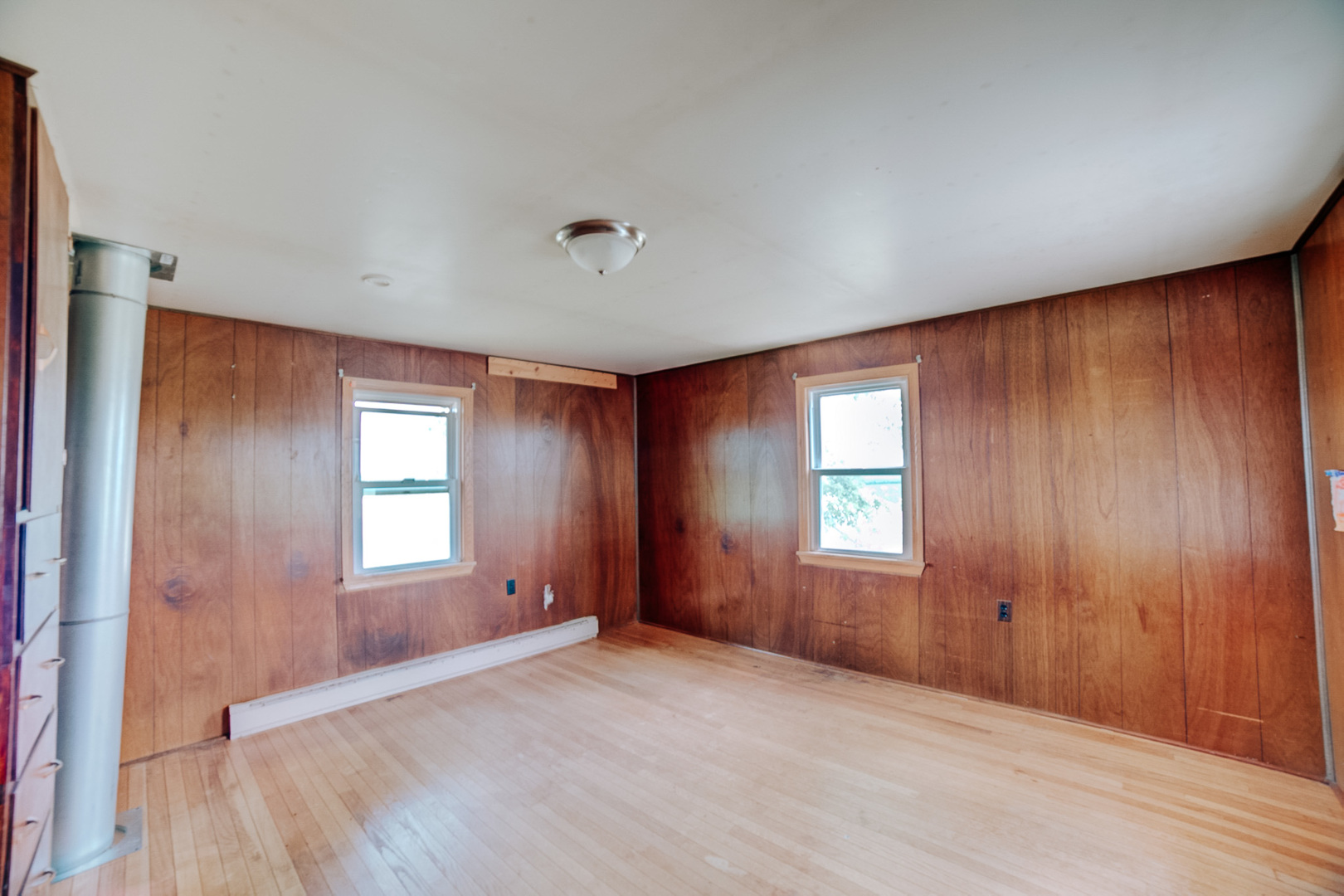 2371 North 3100 East Road Donovan, IL 60931 - Photo 38 of 45 an empty room with windows and closet