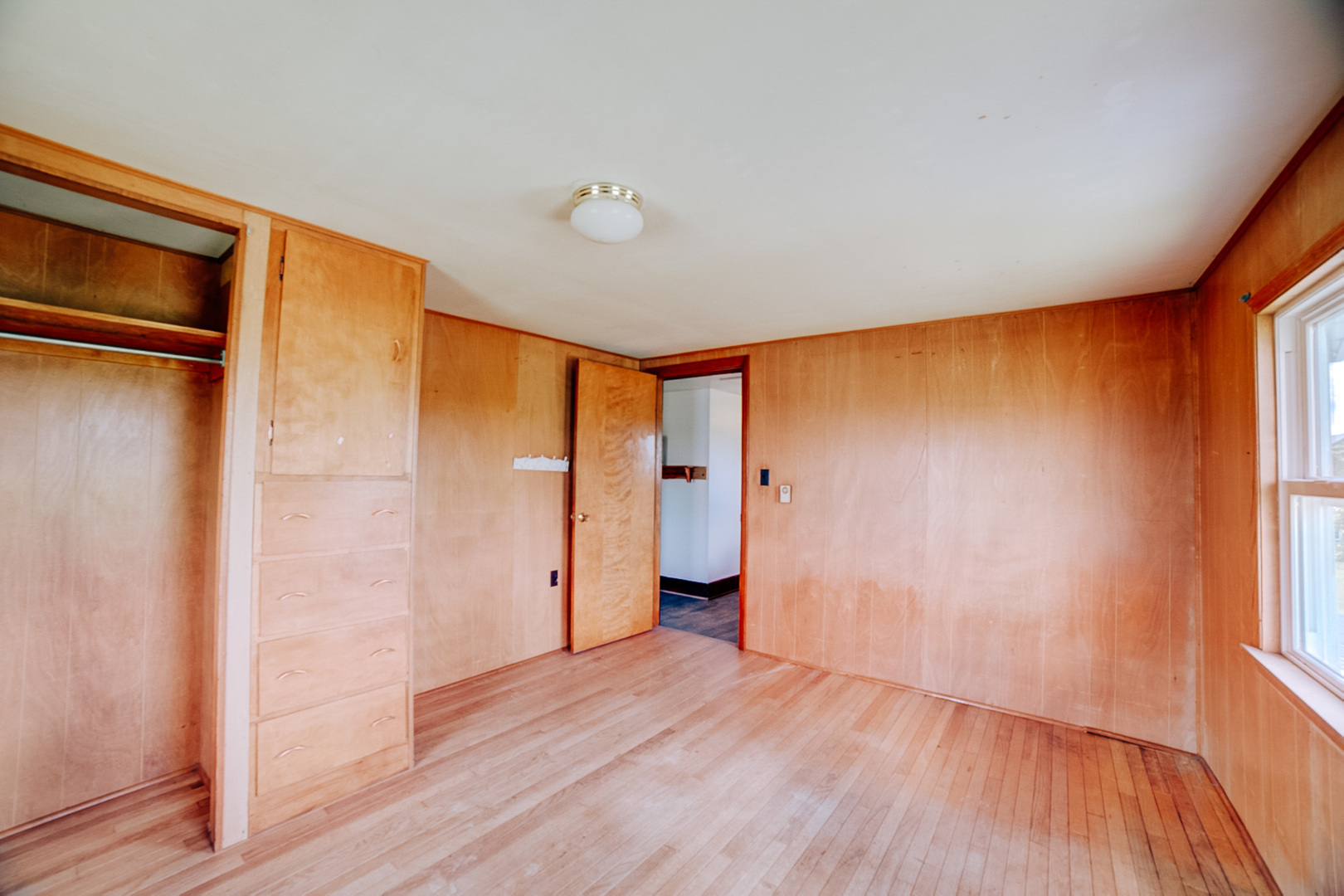 2371 North 3100 East Road Donovan, IL 60931 - Photo 43 of 45 a view of empty room with wooden floor and fan