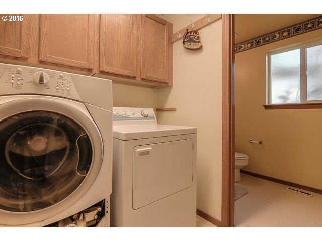 240 South Township Road Canby, OR 97013 - Photo 17 of 25 Laundry